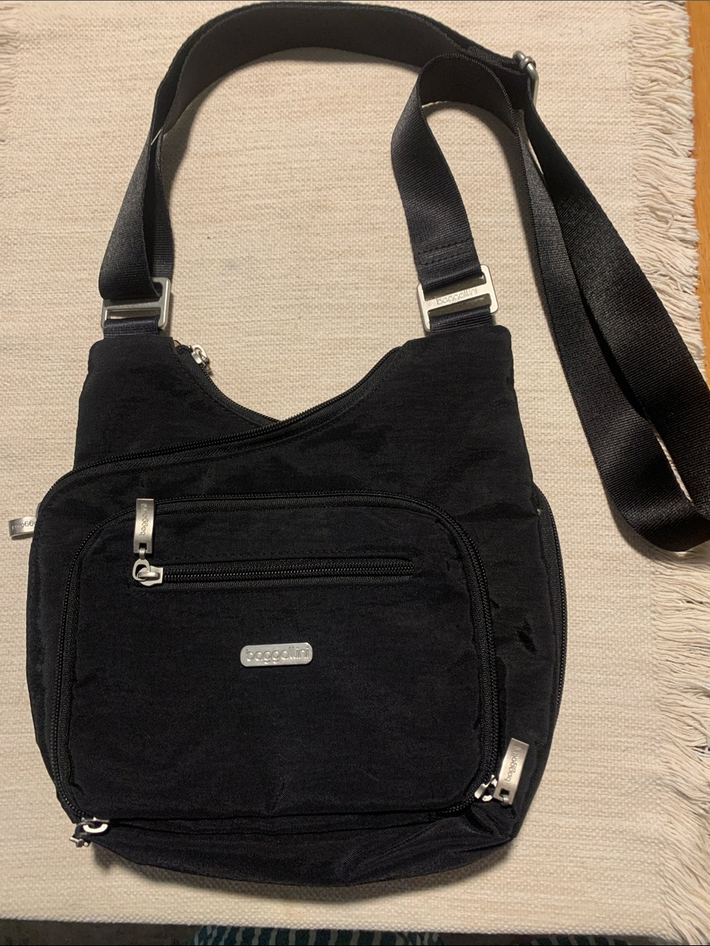 Baggallini Black Everyday Crossbody Messenger